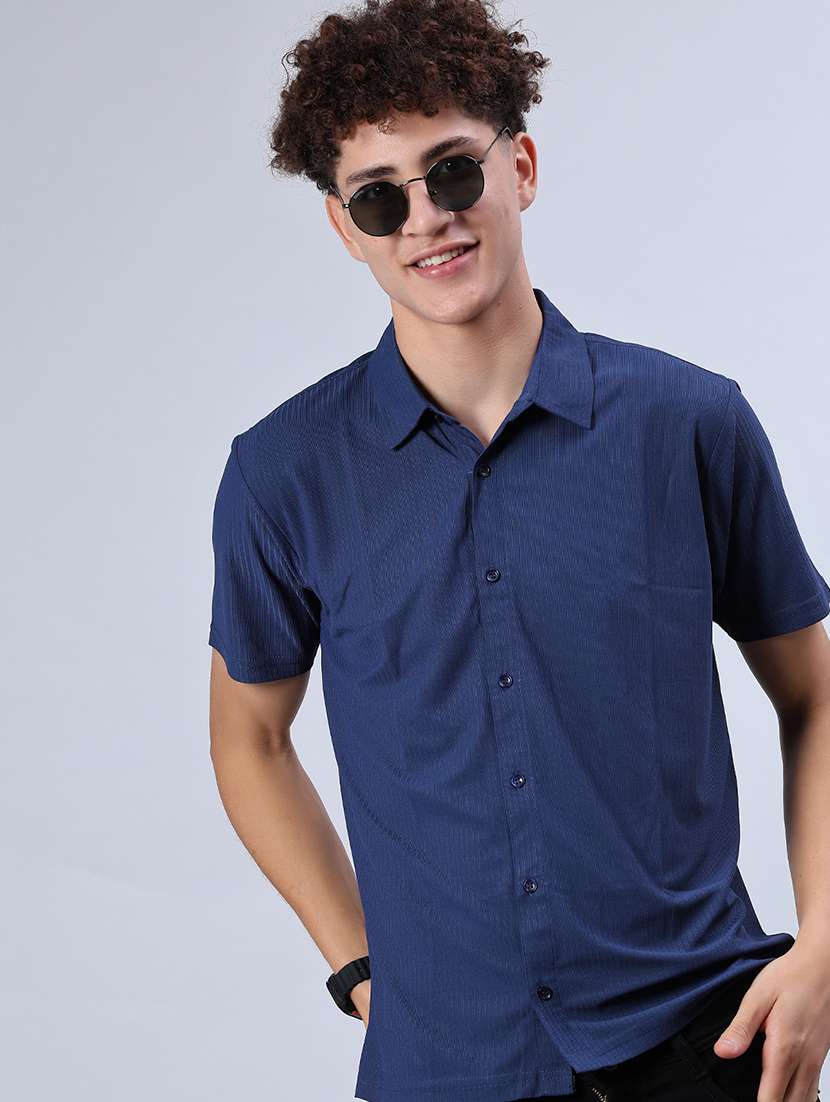 men solid collared short sleeve shirt