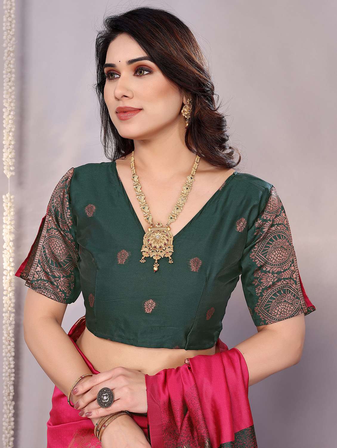 women self design banarasi saree with blouse - 21946721 -  Standard Image - 3