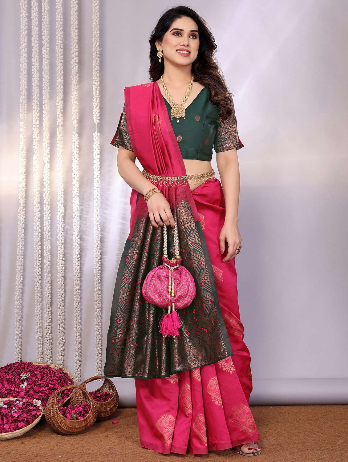 women self design banarasi saree with blouse - 21946721 -  Standard Image - 5