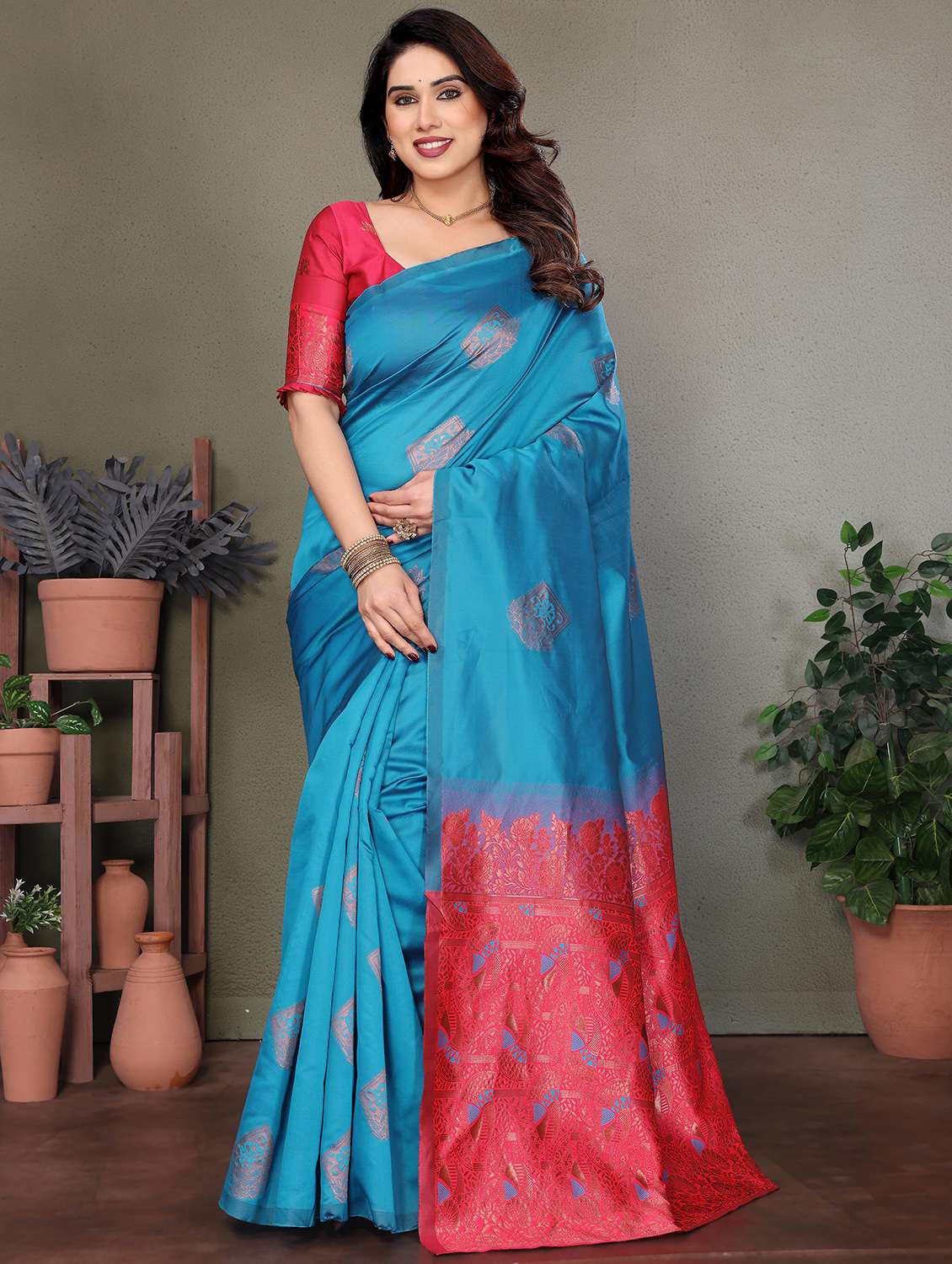 women self design banarasi saree with blouse - 21946723 - Zoom Image - 0