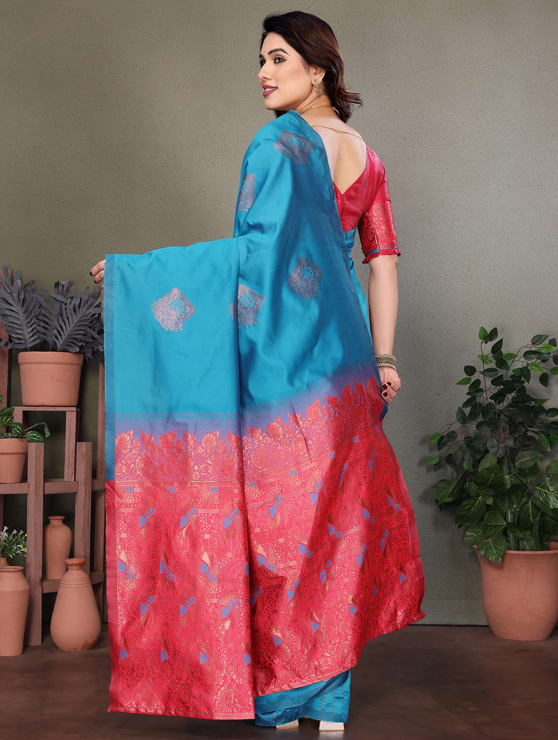 women self design banarasi saree with blouse - 21946723 - Standard Image - 5