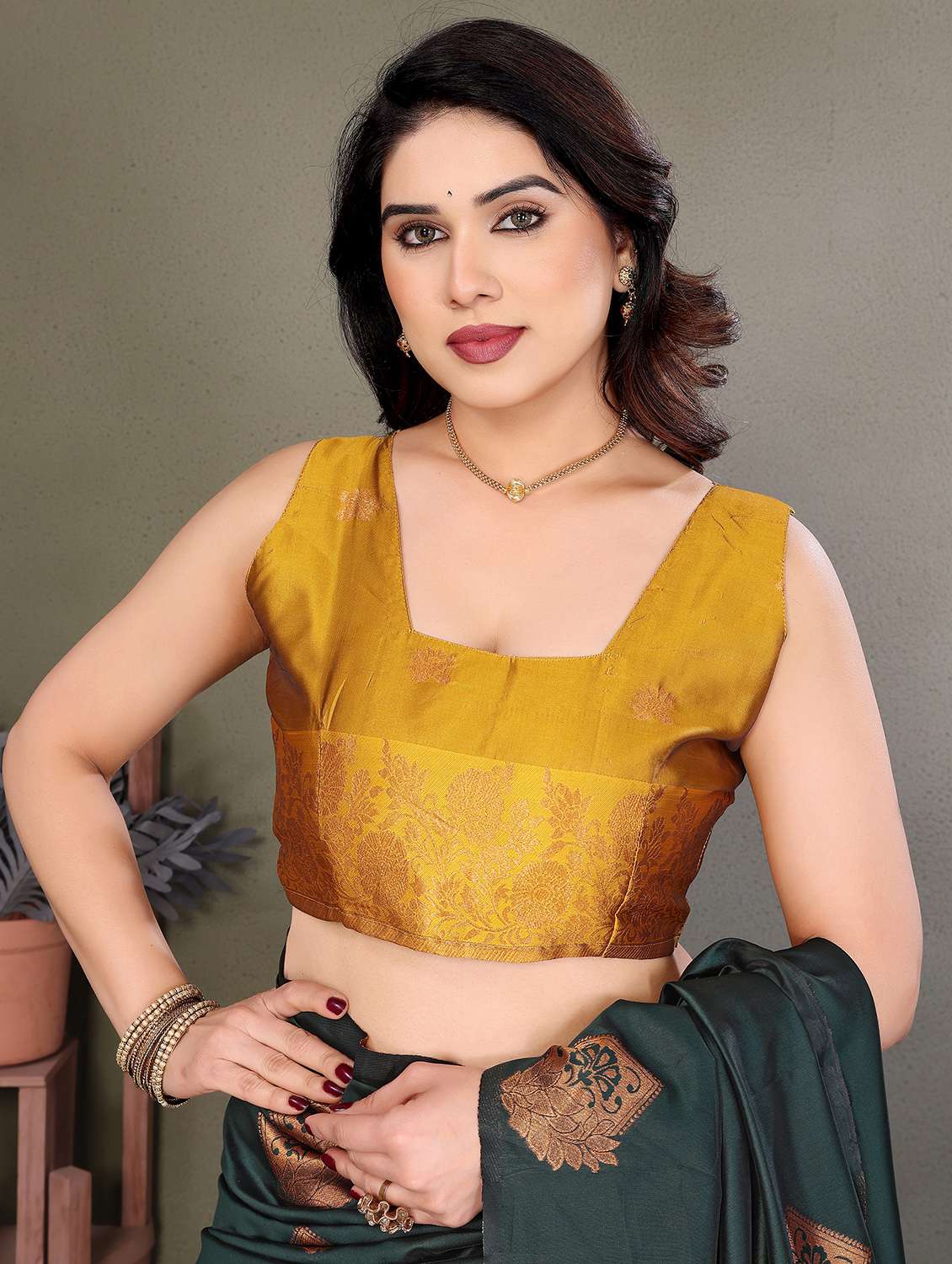 women self design banarasi saree with blouse - 21946724 -  Standard Image - 3