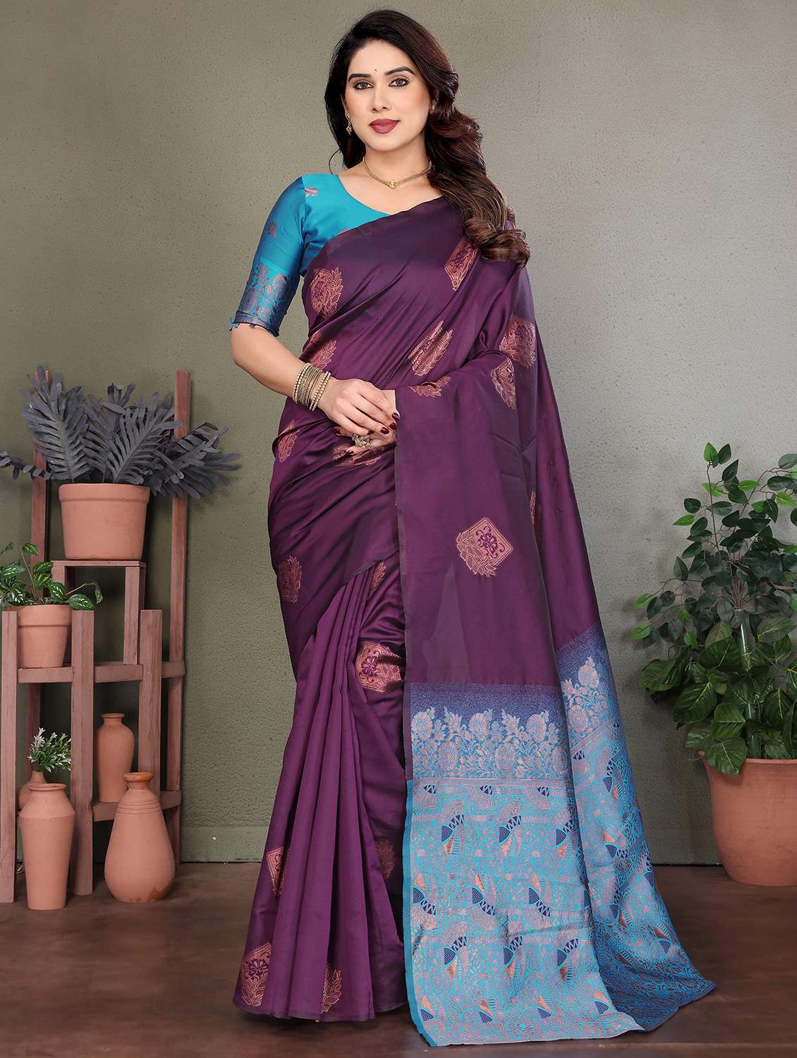 women self design banarasi saree with blouse