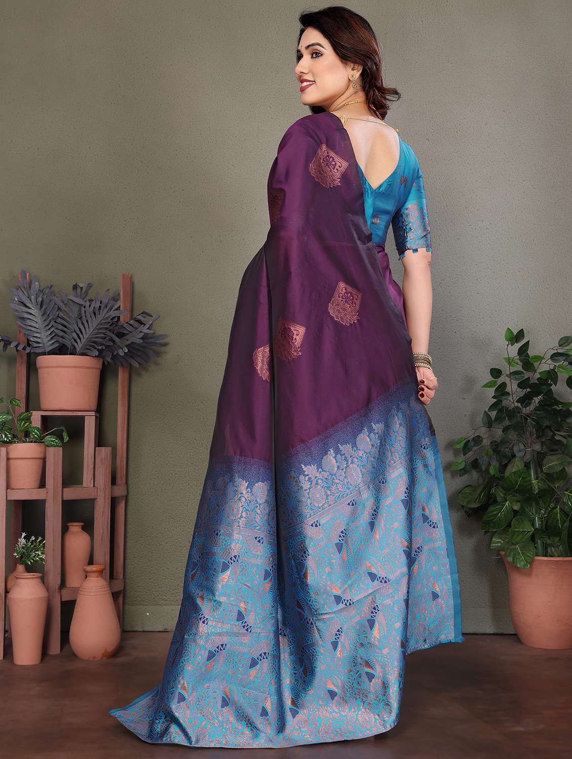 women self design banarasi saree with blouse - 21946727 -  Standard Image - 5