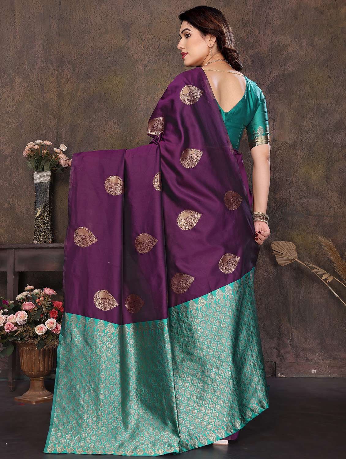 women self design banarasi saree with blouse - 21946730 -  Standard Image - 5