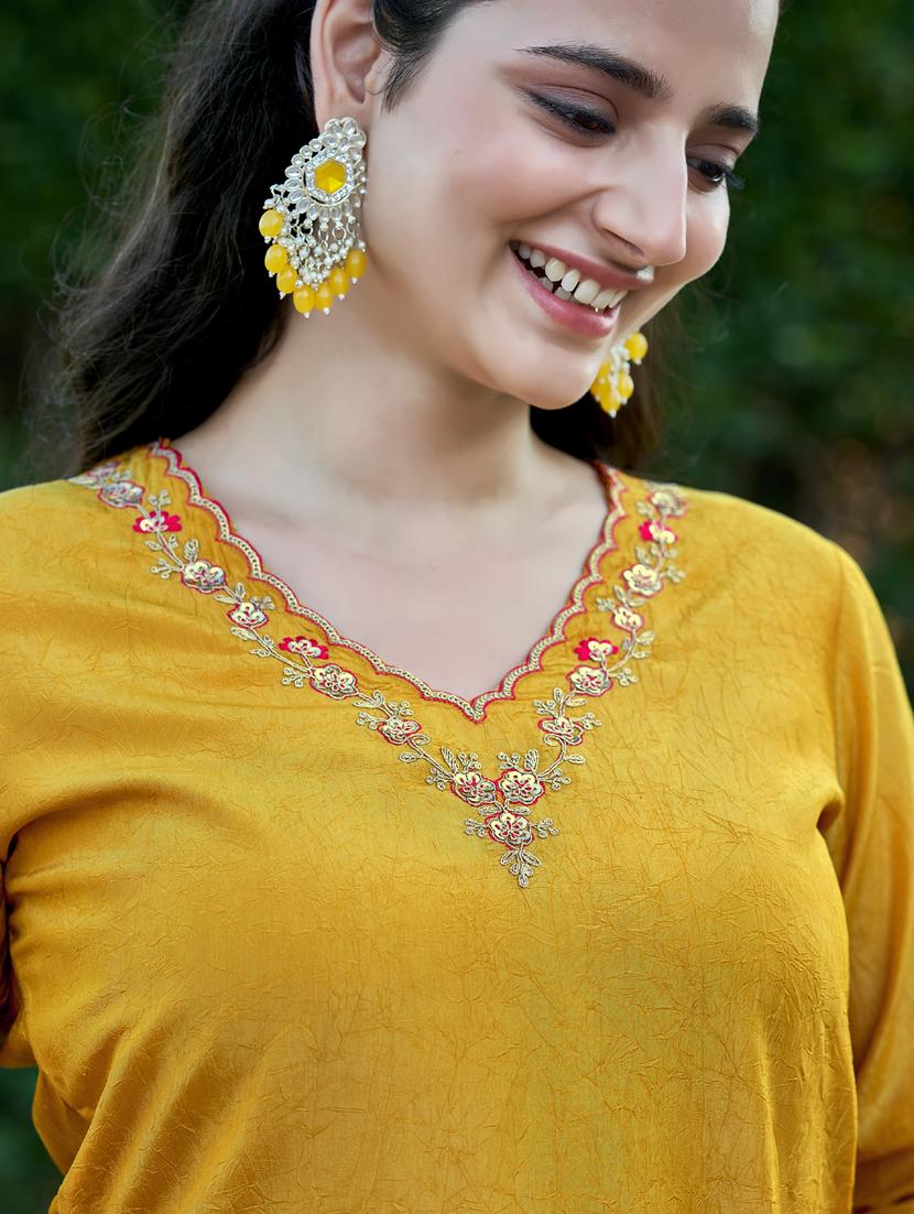 women embroidered kurta and palazzo set - 21947663 - Standard Image - 5