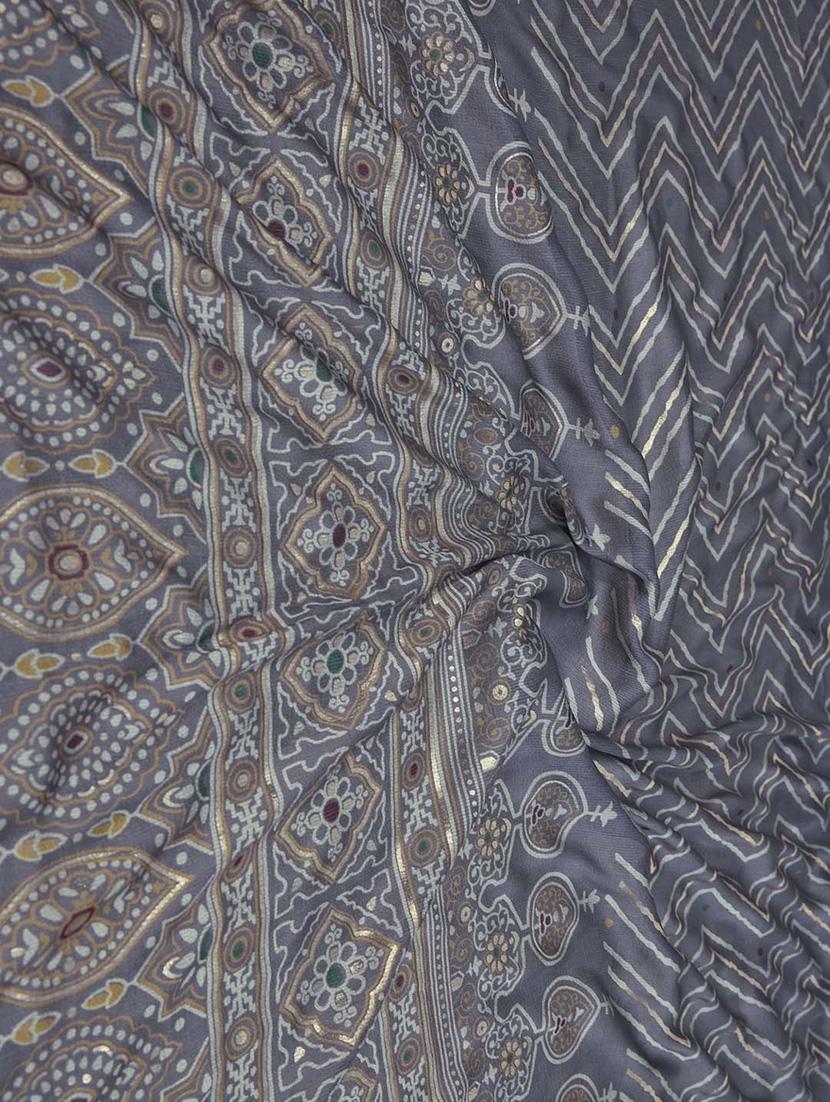 women grey chevron printed saree with blouse - 21947869 - Standard Image - 5