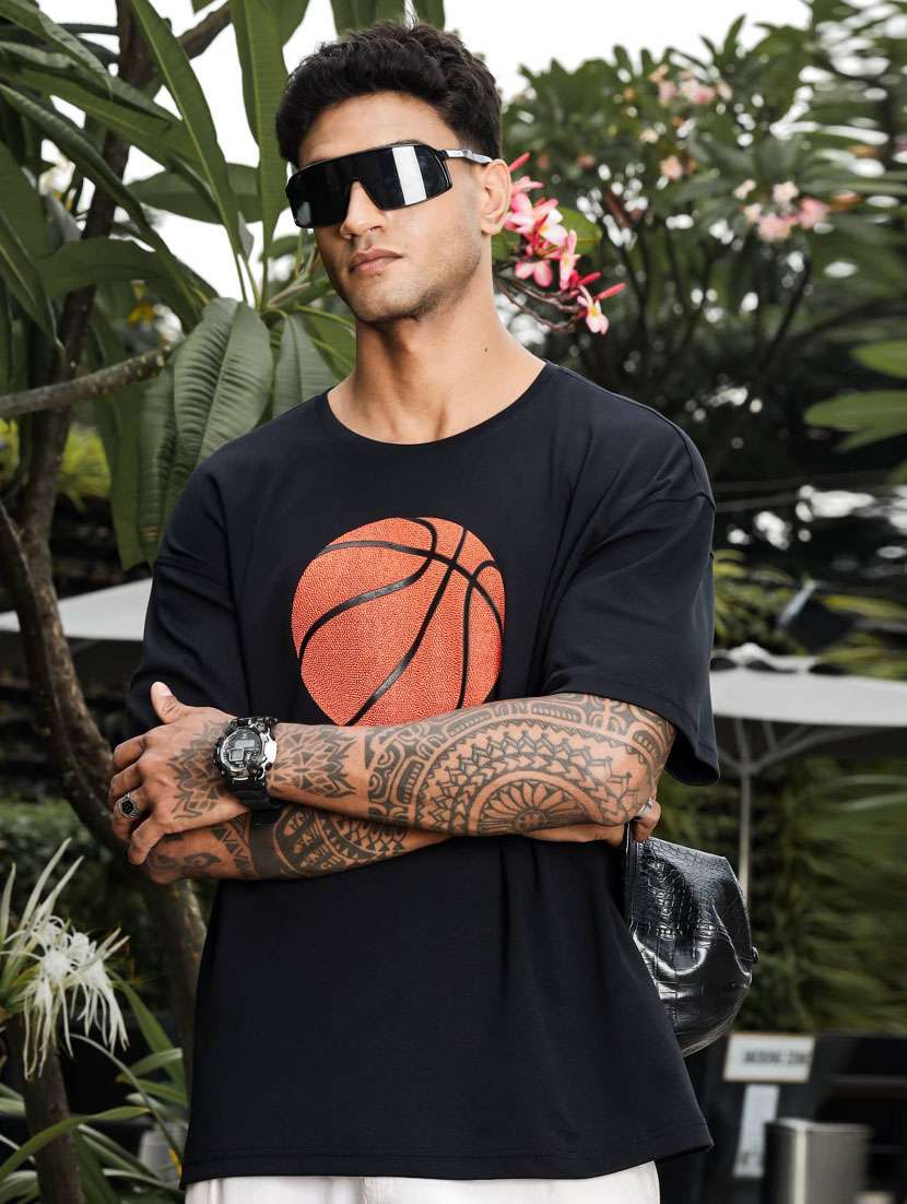 men chest print round neck regular fit t-shirt