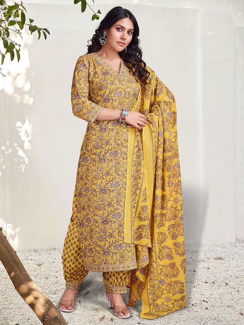 women three quarter sleeve kurta salwar with dupatta set - 21948530 -  Standard Image - 3