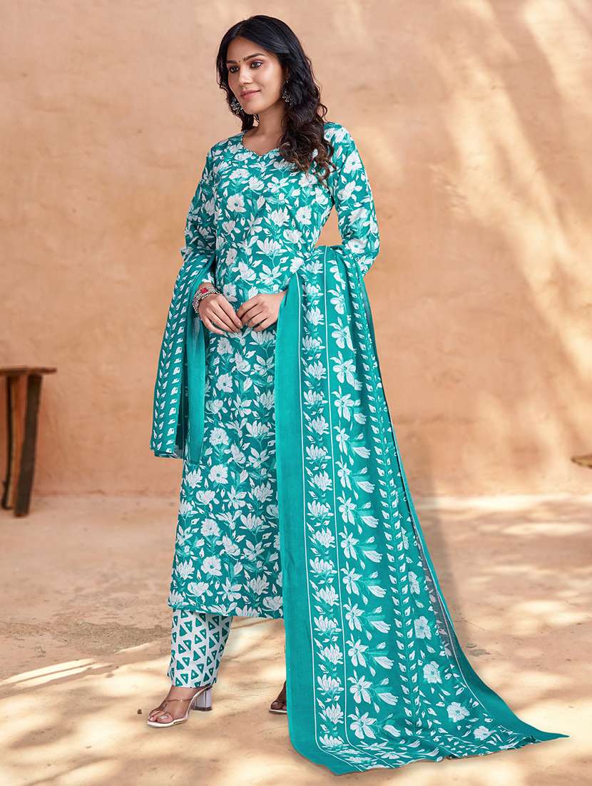 women three quarter sleeve kurta palazzo with dupatta set - 21948534 - Standard Image - 3