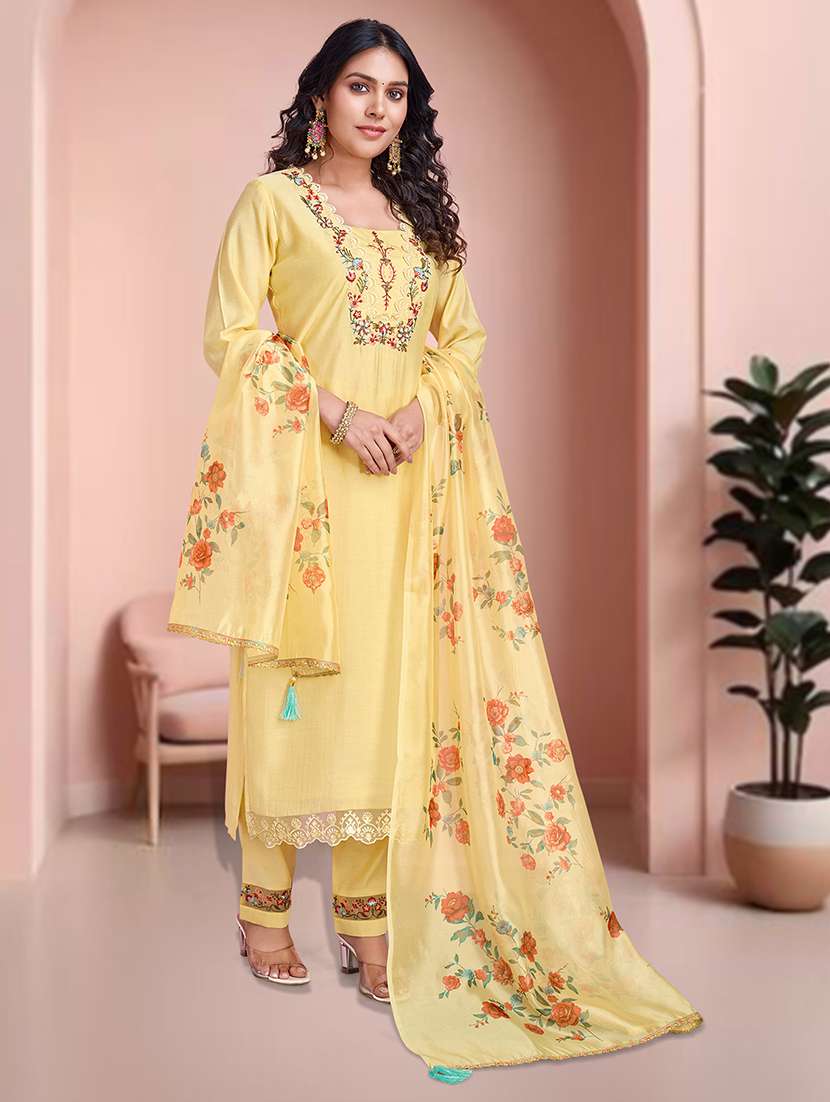 women three quarter sleeve kurta pant with dupatta set - 21948542 - Standard Image - 3