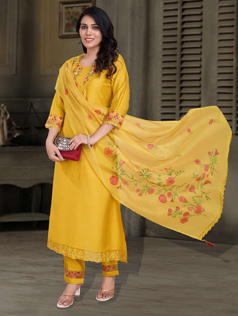 women three quarter sleeve kurta pant with dupatta set - 21948546 -  Standard Image - 3