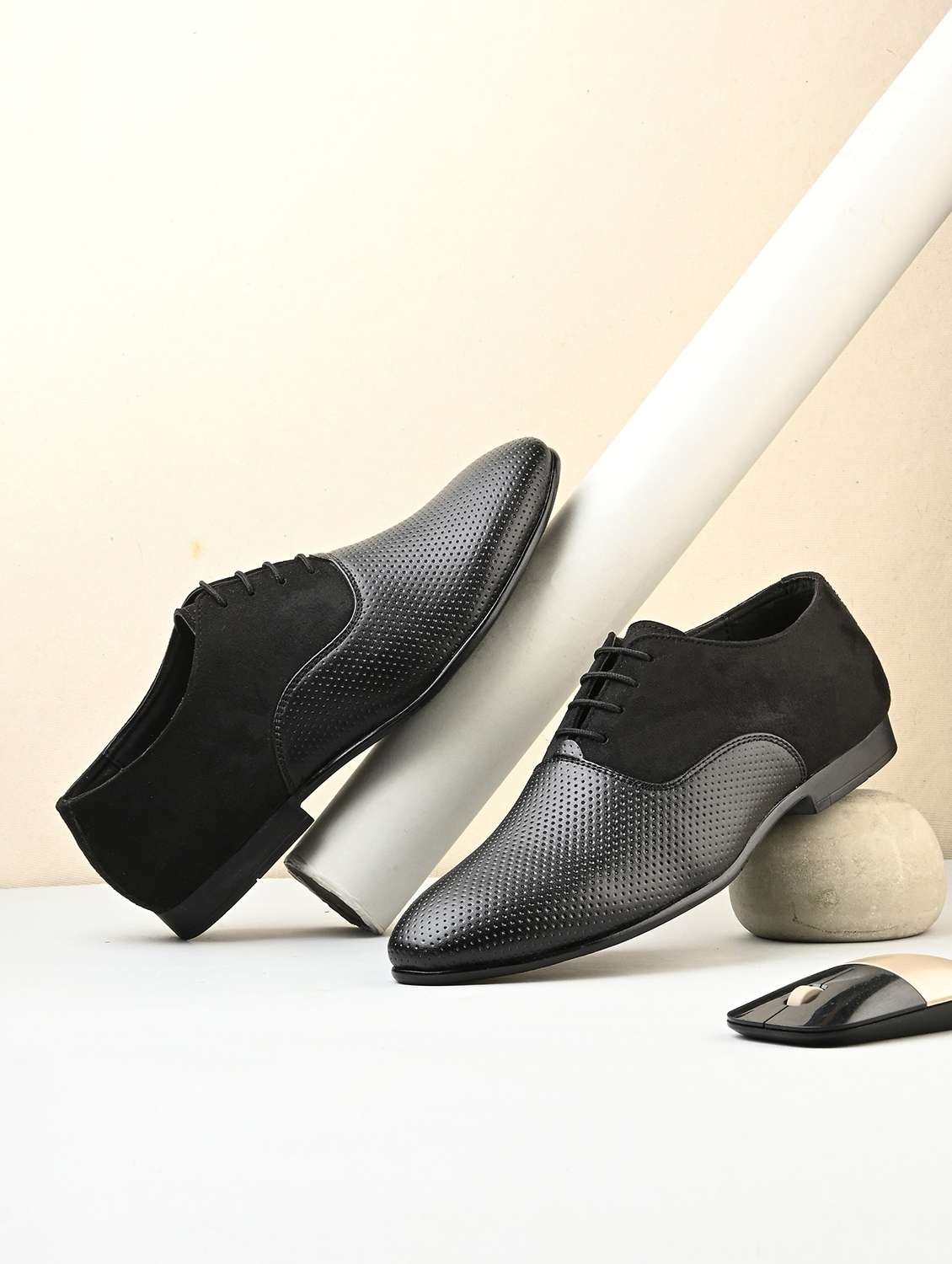 men black lace-up oxford - 21948588 -  Zoom Image - 0