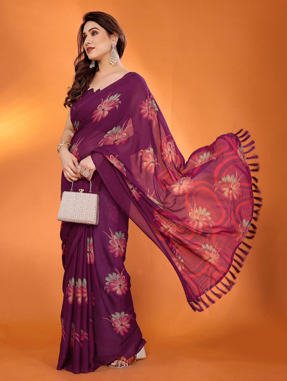 women printed casual wear saree with blouse - 21949166 - Standard Image - 3