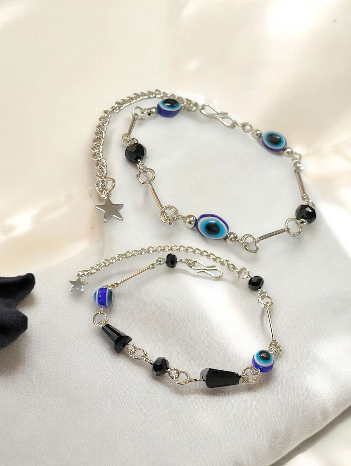 women pack of 2 beaded evil eye bracelet