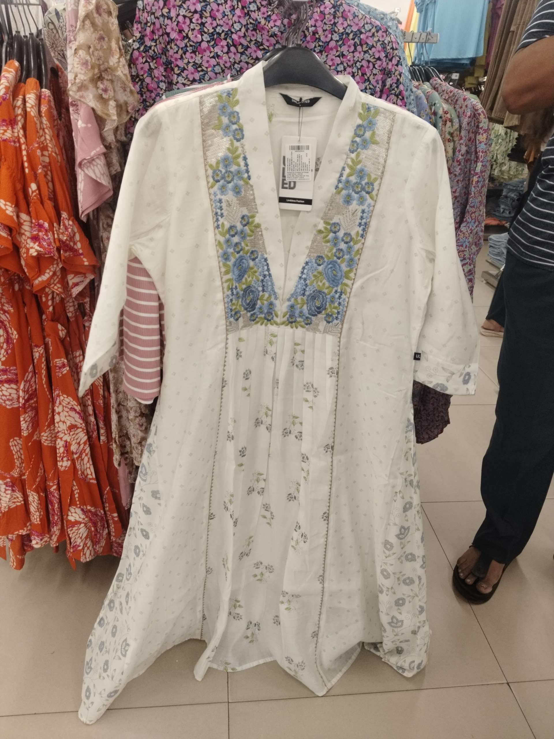 off white poly viscose kurta - 21951459 - Zoom Image - 0