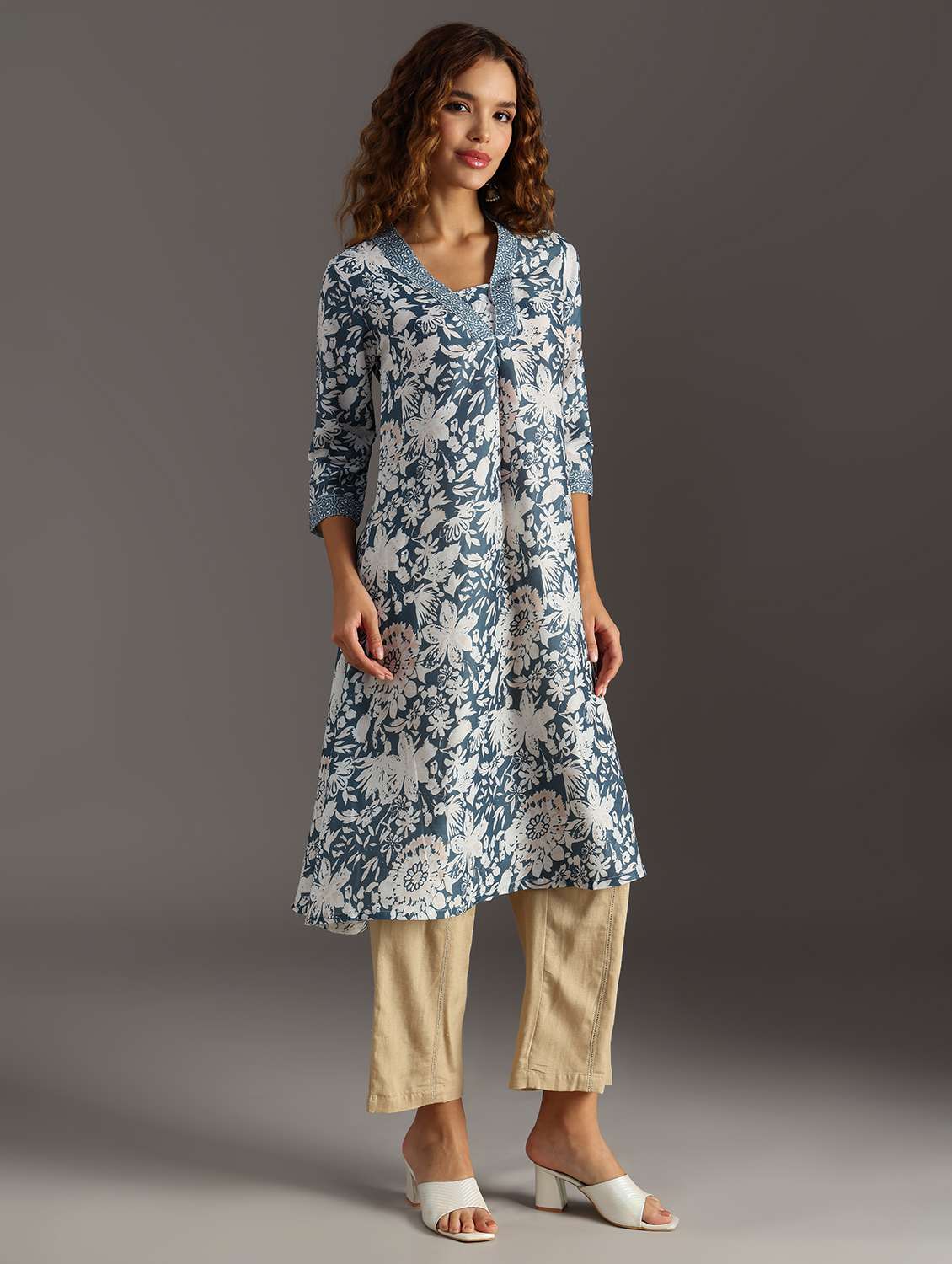 women printed three quarter sleeve a-line kurta - 21951496 -  Standard Image - 3