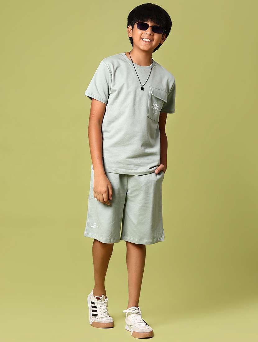 boys solid t-shirt & shorts co-ords set
