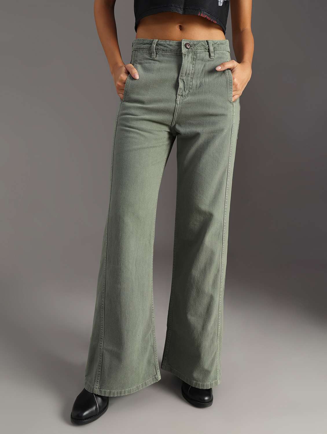 women solid mid rise wide leg jean