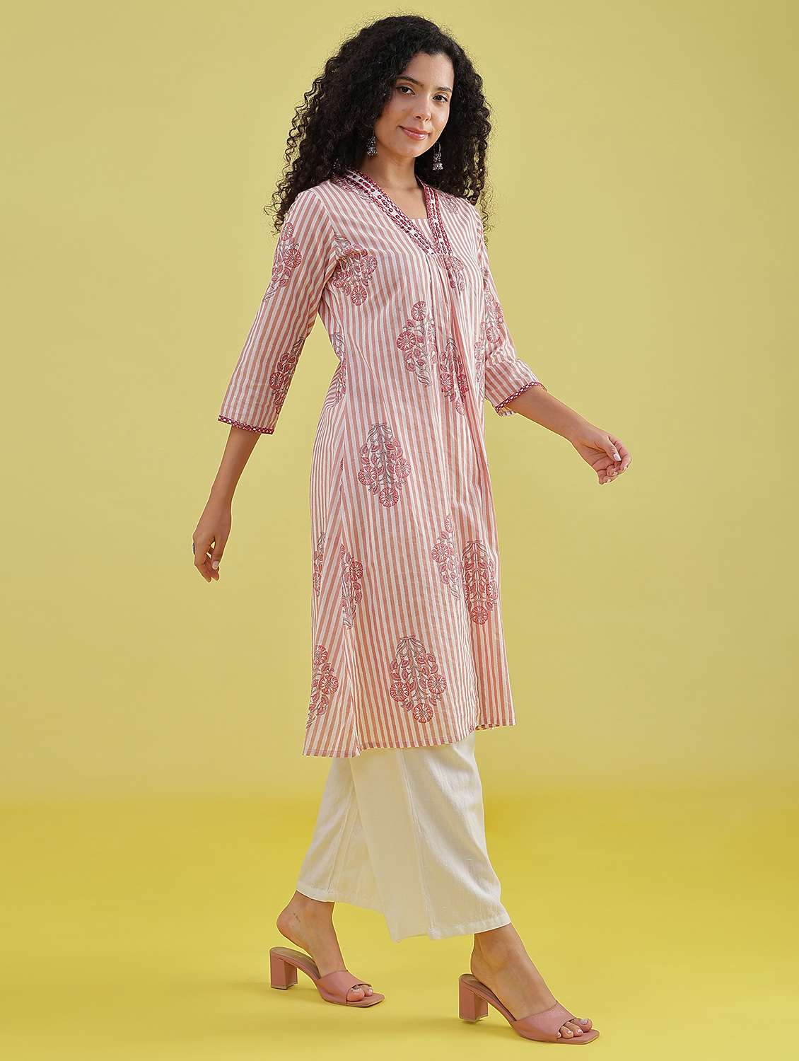 women printed three quarter sleeve a-line kurta - 21952076 -  Standard Image - 3