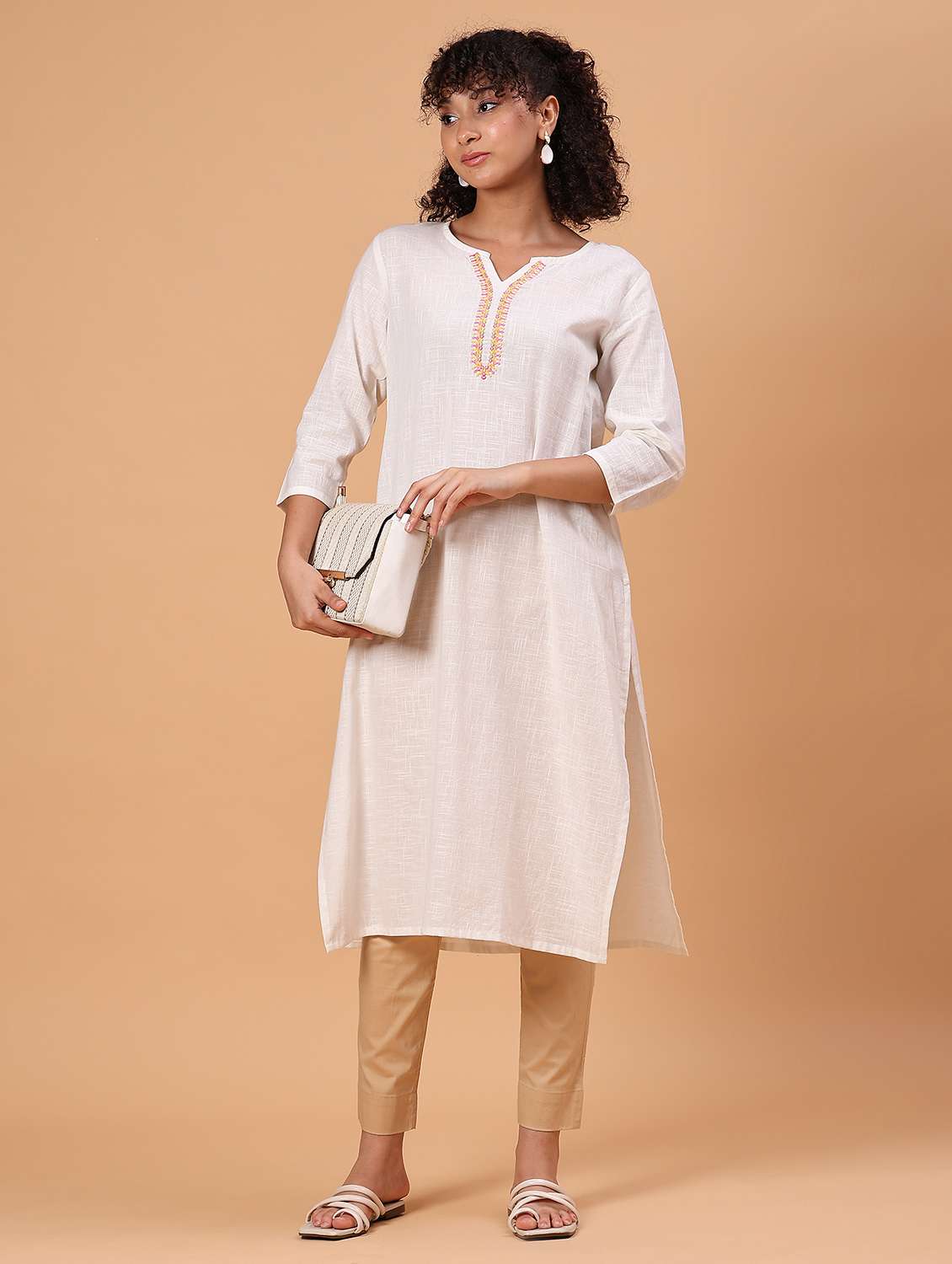 women white embroidered notch neck straight kurta - 21952089 -  Standard Image - 5