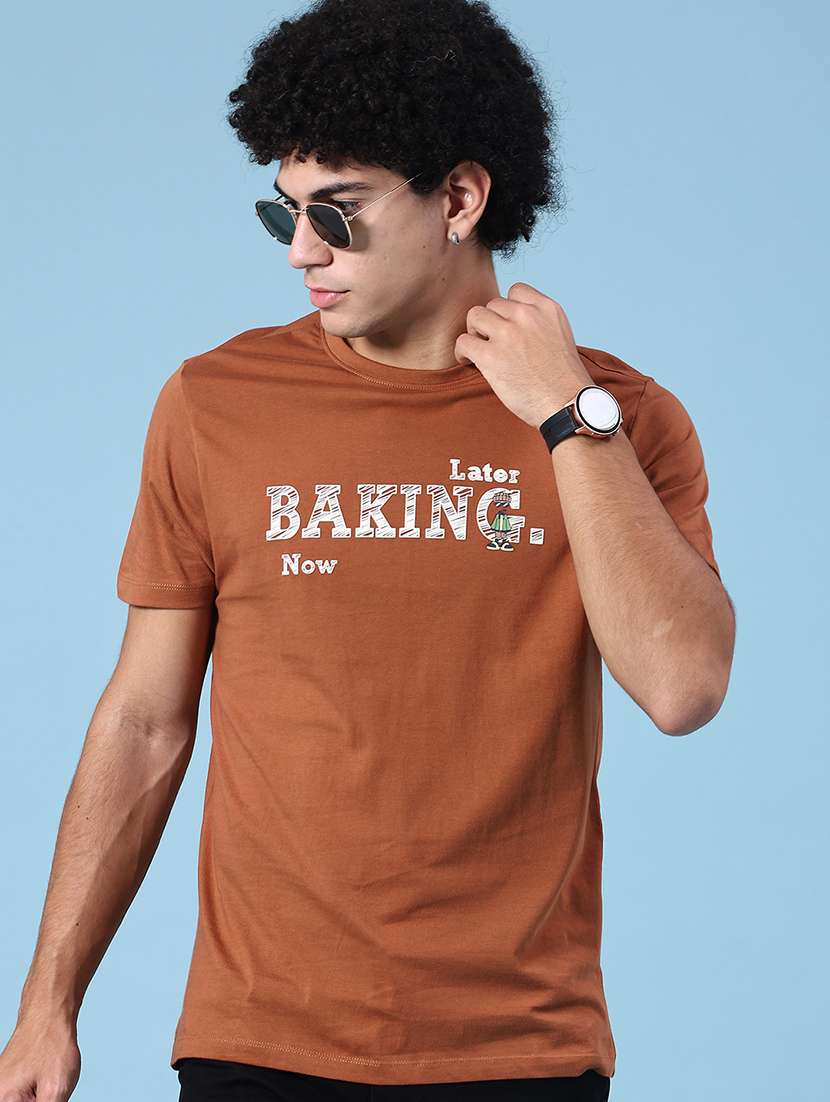 men brown cotton blend front & back print t-shirt