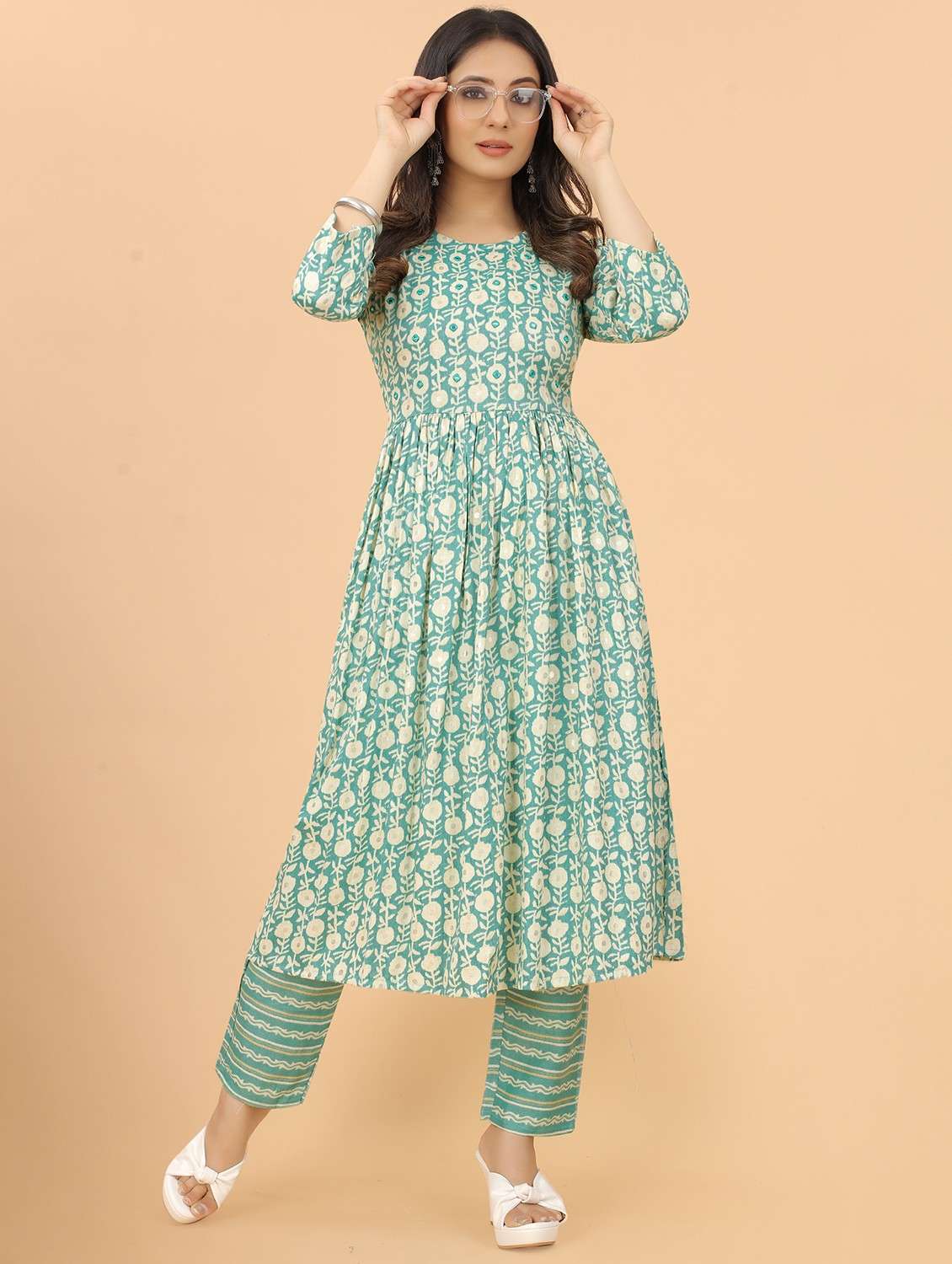 women three quarter sleeve kurta pant set - 21954120 -  Standard Image - 3