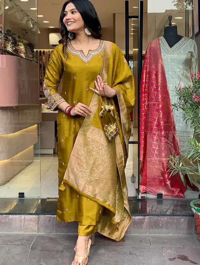 women three quarter sleeve kurta pant with dupatta set - 21954166 - Zoom Image - 0
