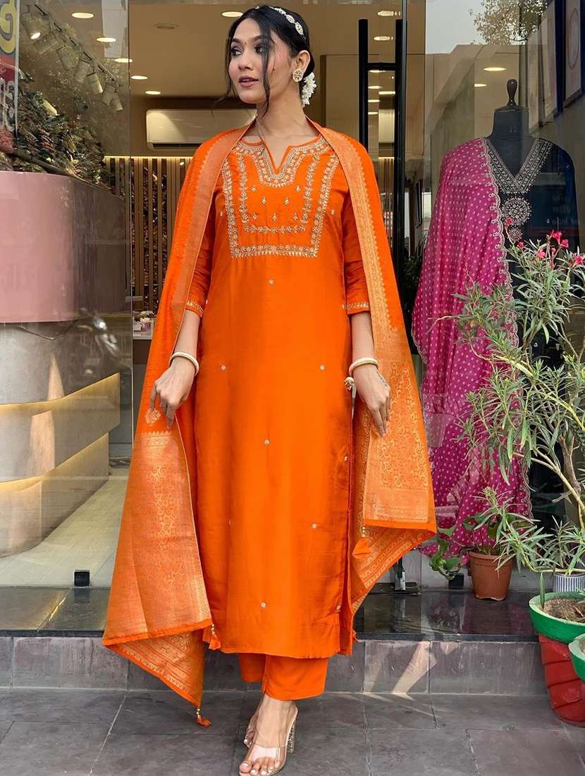 women three quarter sleeve kurta pant with dupatta set - 21954172 - Zoom Image - 0