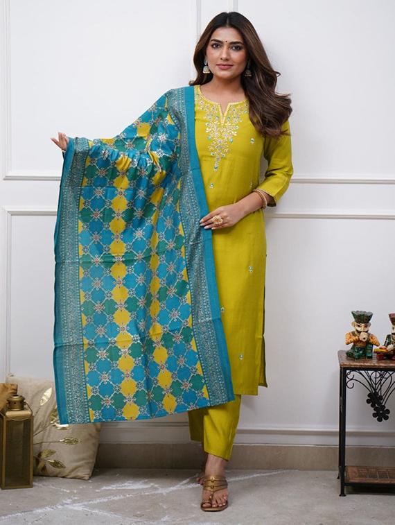 women three quarter sleeve kurta pant with dupatta set - 21954182 - Zoom Image - 0