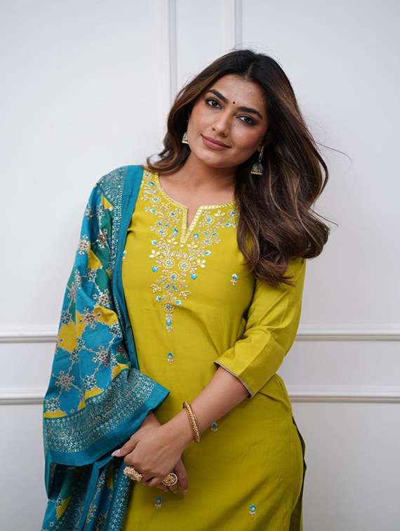 women three quarter sleeve kurta pant with dupatta set - 21954182 - Standard Image - 5