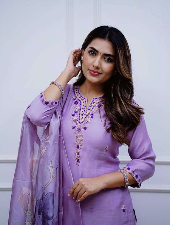 women three quarter sleeve kurta pant with dupatta set - 21954187 - Standard Image - 3