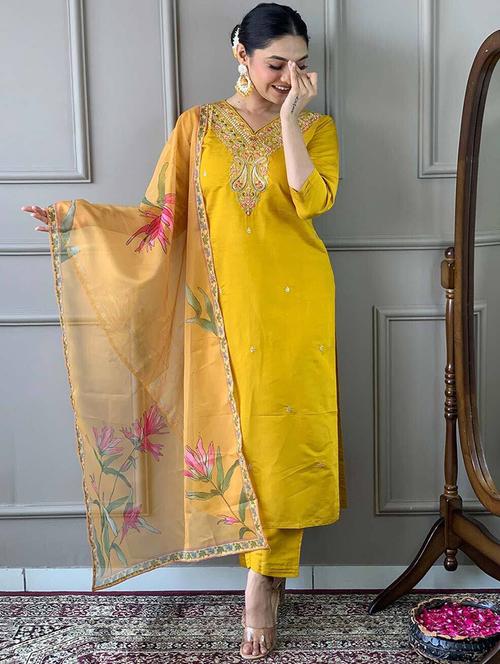 women three quarter sleeve kurta pant with dupatta set - 21954206 -  Standard Image - 0