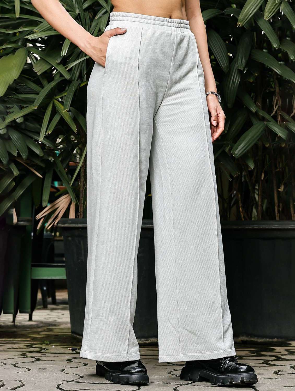women solid high rise wide leg trouser