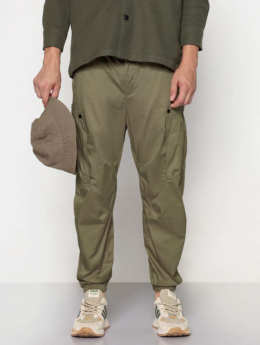 men olive solid mid rise cargo