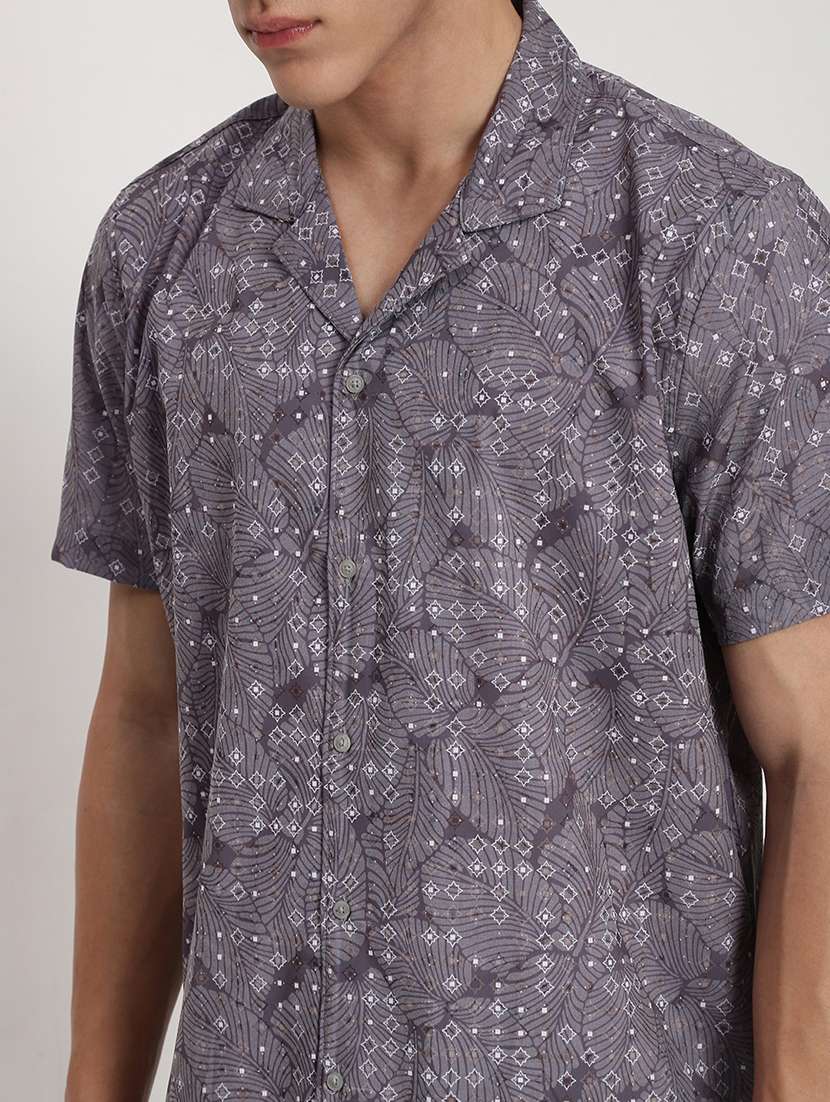 men printed cuban collared short sleeve shirt - 21955956 -  Standard Image - 5