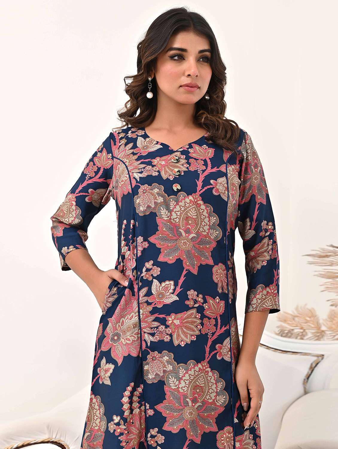 women floral three quarter sleeve a-line kurta - 21956108 -  Standard Image - 3