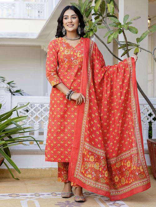 women three quarter sleeve kurta pant with dupatta set - 21956148 - Standard Image - 0
