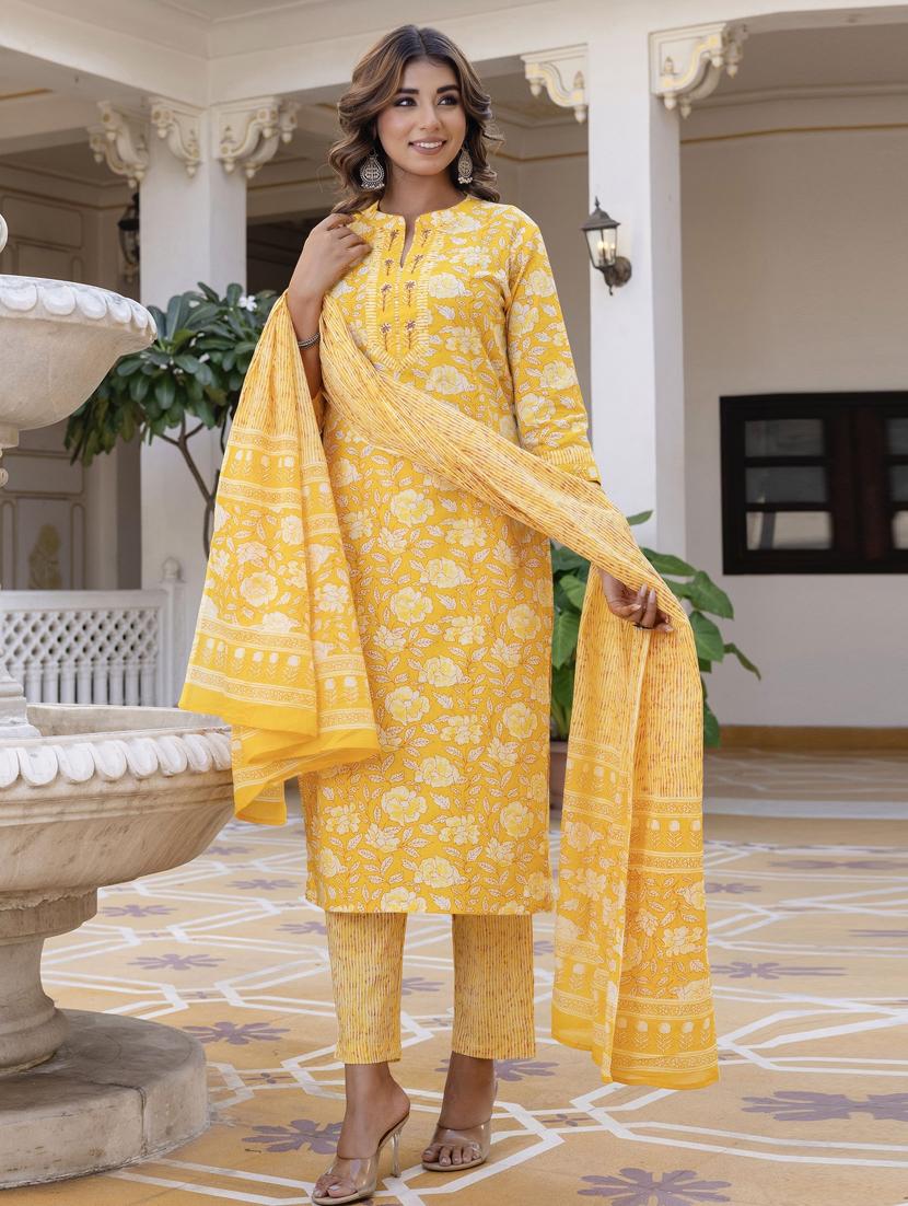 women three quarter sleeve kurta pant with dupatta set - 21956154 - Standard Image - 3