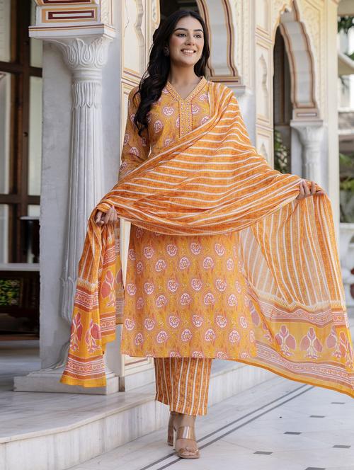 women three quarter sleeve kurta pant with dupatta set - 21956158 -  Standard Image - 0