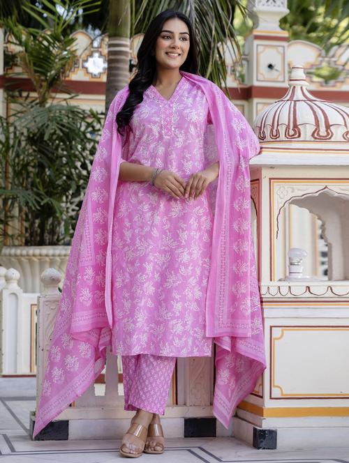 women three quarter sleeve kurta pant with dupatta set - 21956166 - Standard Image - 0