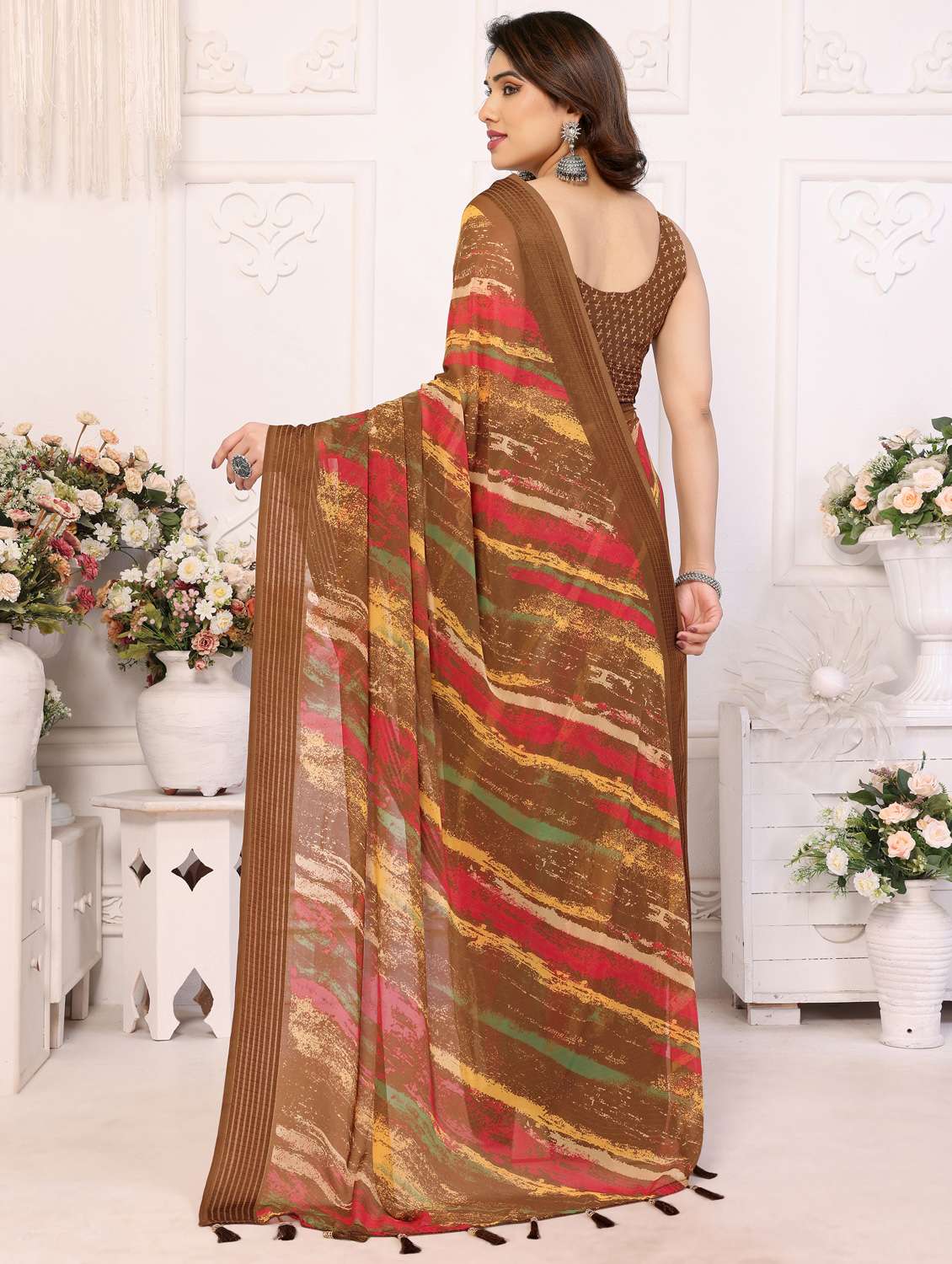 women brown printed saree with blouse - 21956641 -  Standard Image - 3