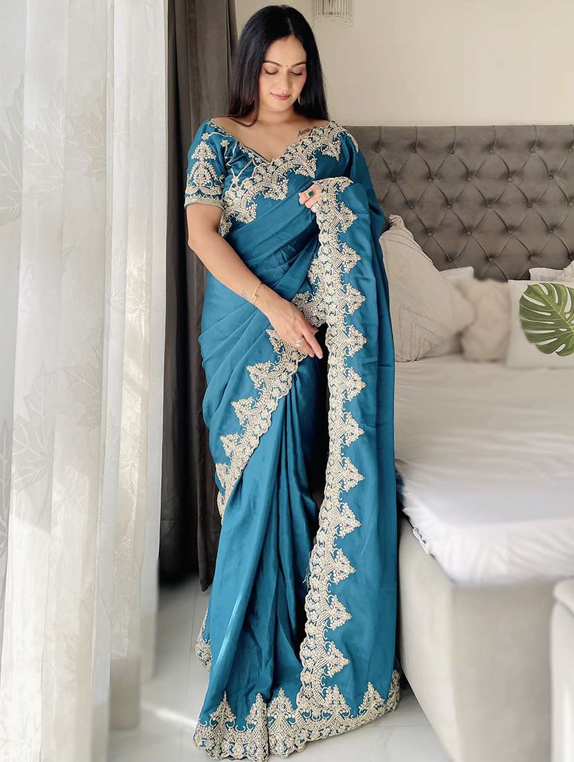 women solid with bordered saree with blouse - 21956650 -  Standard Image - 3
