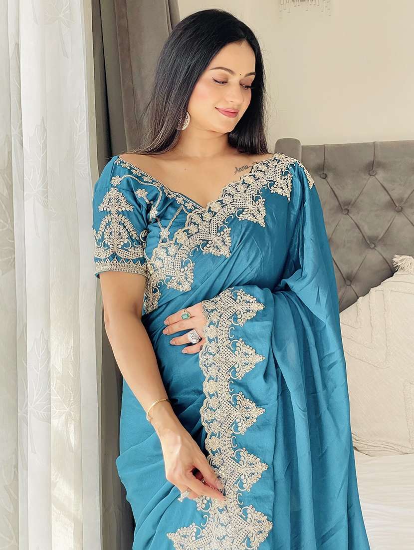 women solid with bordered saree with blouse - 21956650 -  Standard Image - 5