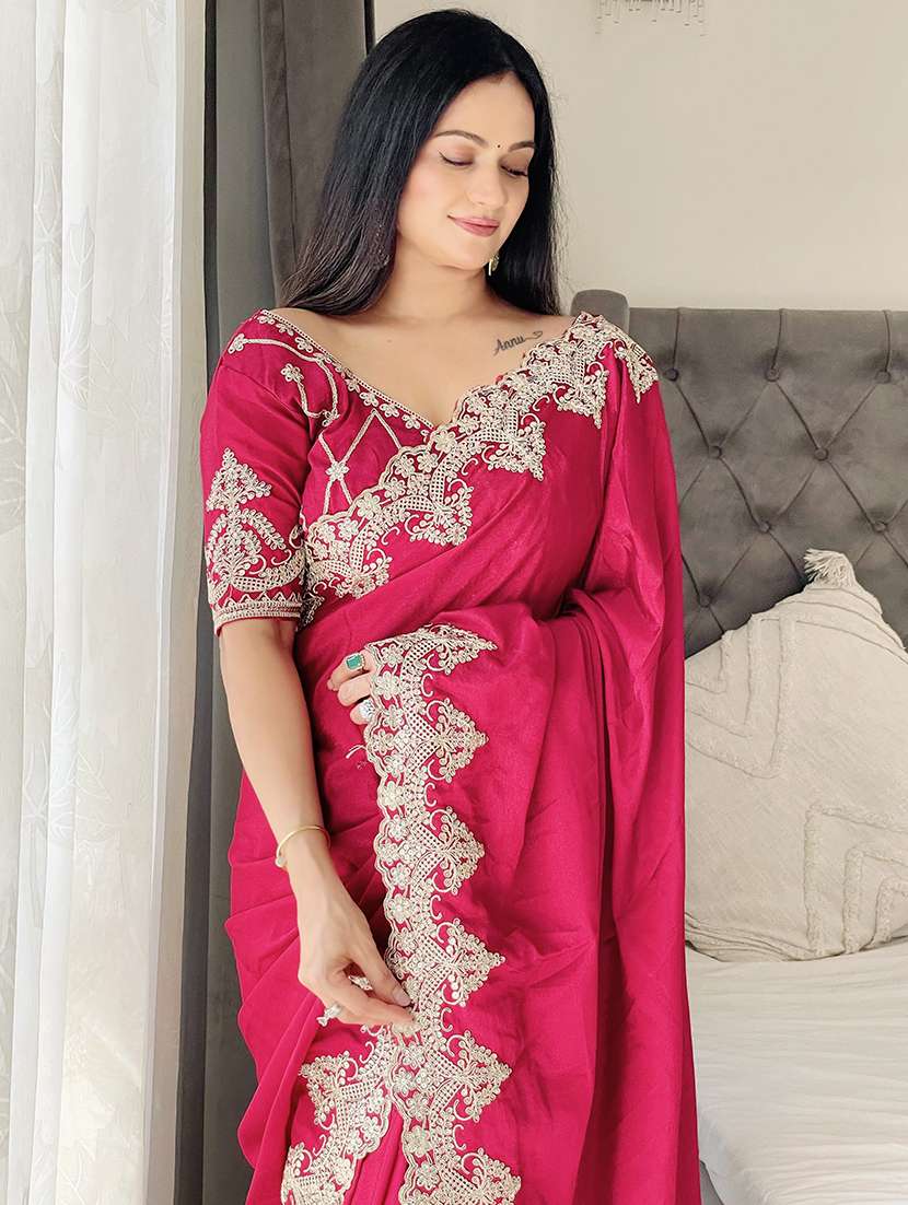 women solid with bordered saree with blouse - 21956651 -  Standard Image - 3