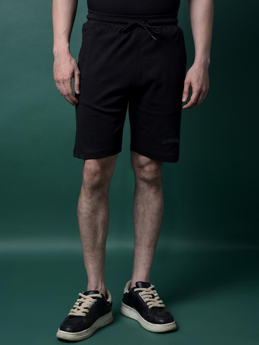 men solid mid rise regular fit shorts
