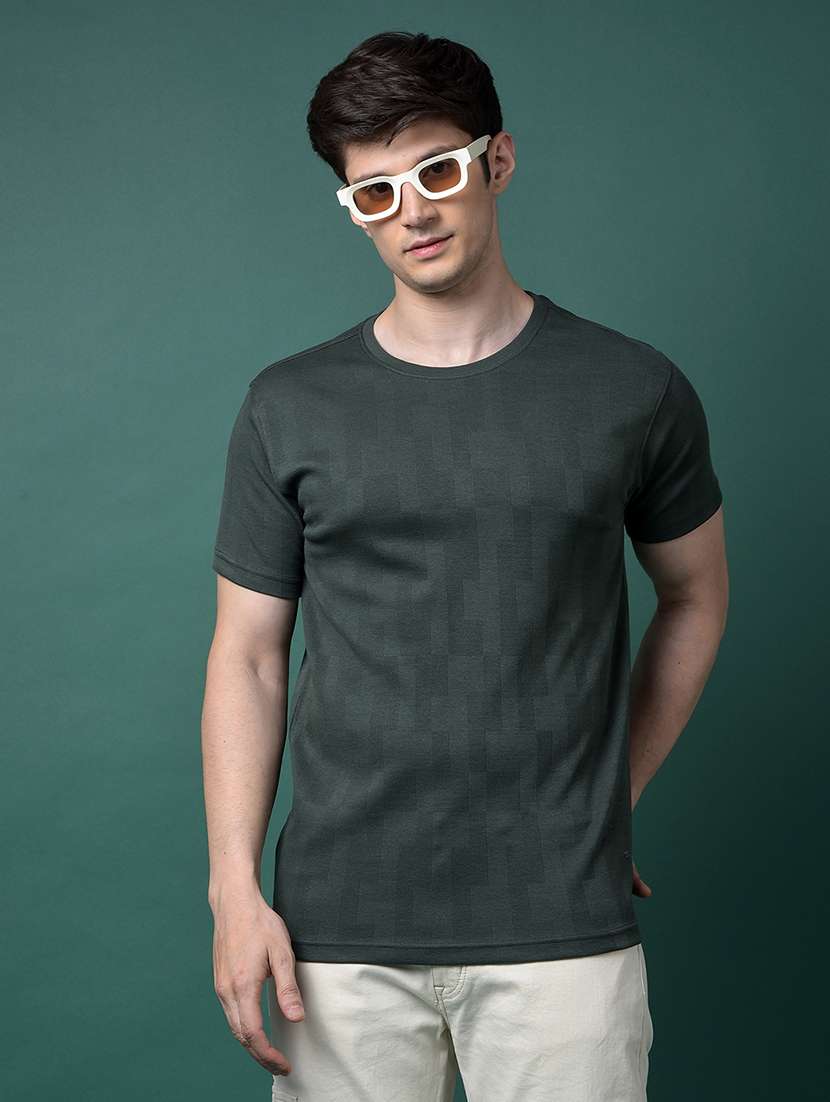 men green self design short sleeve slim fit t-shirt