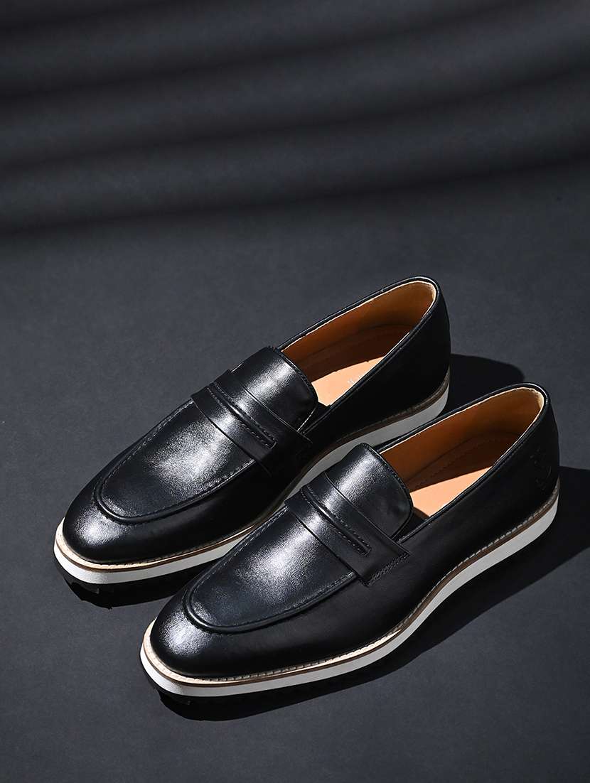 men black slip on casual shoe