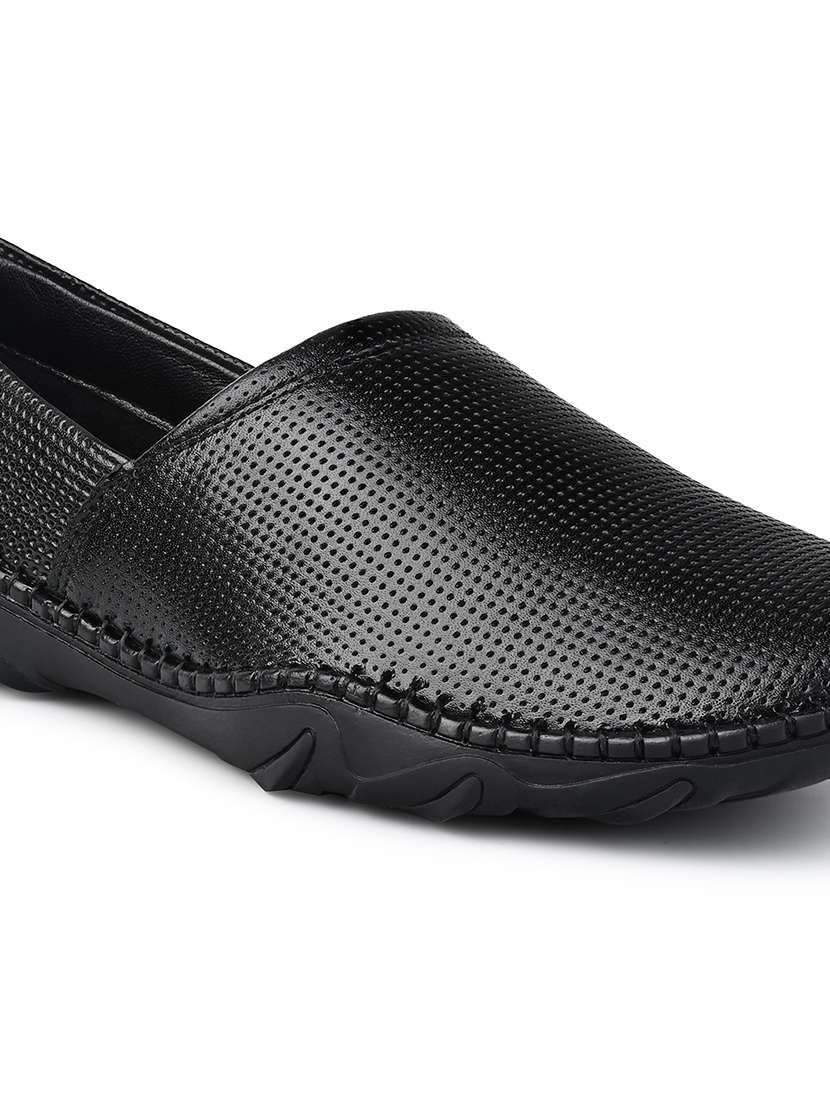 men black slip on mojari - 21956967 -  Standard Image - 3