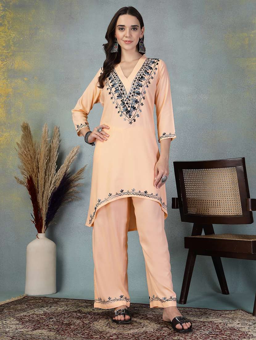 women embroidered three quarter sleeve kurta pant set